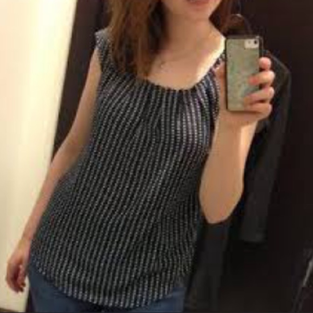 LC Lauren Conrad Flowy Lightweight Navy Blue/White Heart Sleeveless Blou…